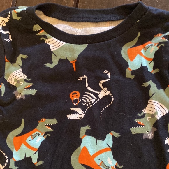 Carters Dinosaur 2 Piece Set Size 5T - Picture 2 of 2